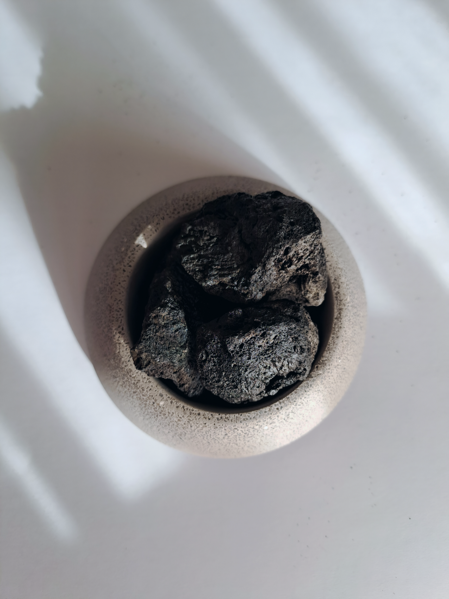 Mineral Diffuser with Handcrafted Concrete Bowl