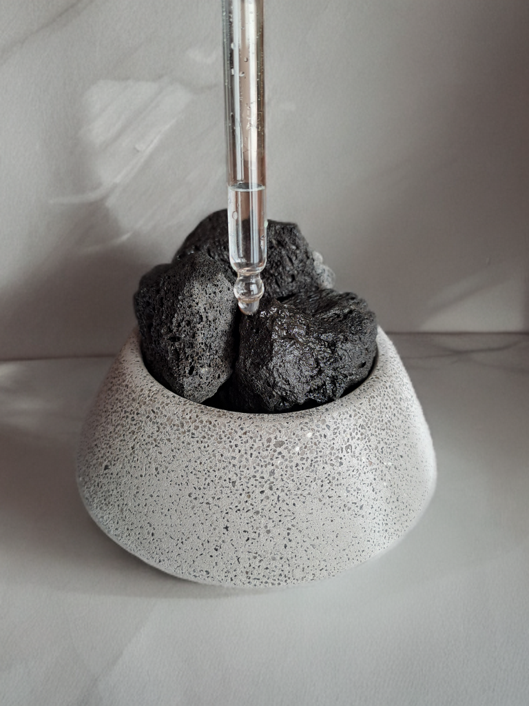 Mineral Diffuser with Handcrafted Concrete Bowl