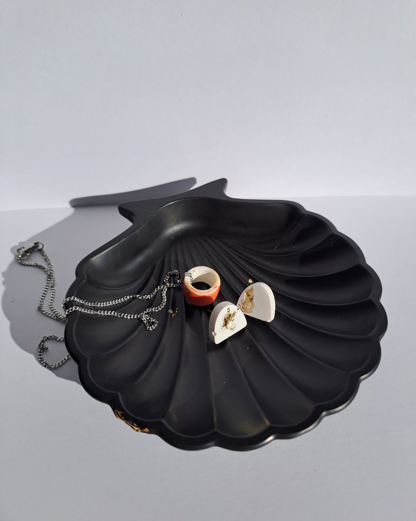SHELL TRAY - MULTI COLOURS
