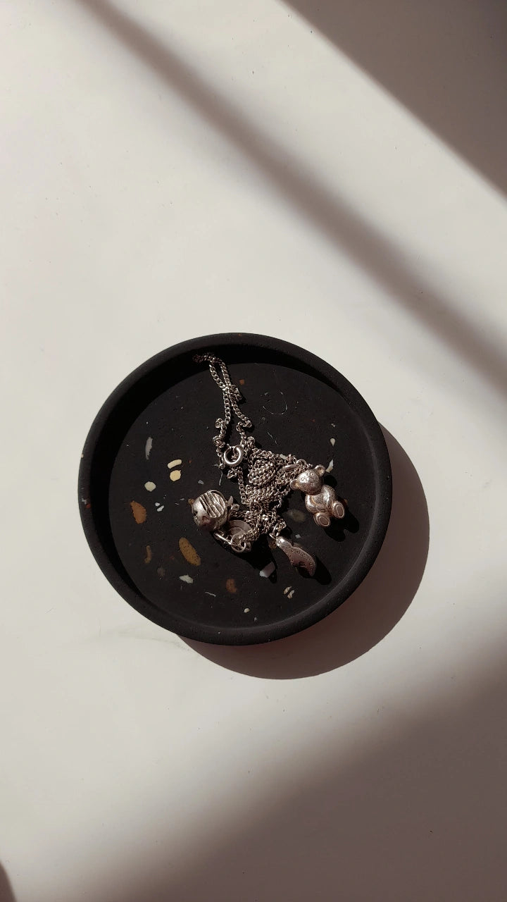 CIRCULAR PLATE - BLACK