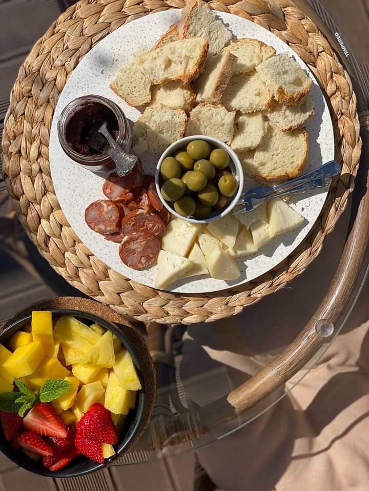 LARGE CENTRE PIECE